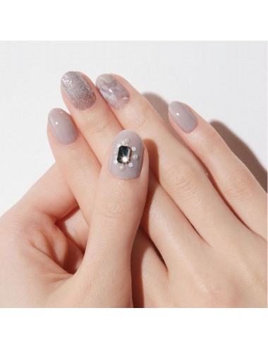 Cosmética Coreana al mejor precio: GLOSS BIGSTONE Royal Grey de DASHING DIVA en Skin Thinks - 