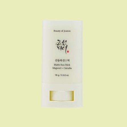 Protección Solar al mejor precio: BEAUTY OF JOSEON Matte Sun Stick Mugwort + Camelia SPF 50+ PA++++ de Beauty of Joseon en Skin Thinks - Piel Seca