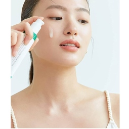 Serum y Ampoules al mejor precio: Serum antimanchas Axis-Y Dark Spot Correcting Glow Serum de Axis-Y en Skin Thinks - Piel Grasa