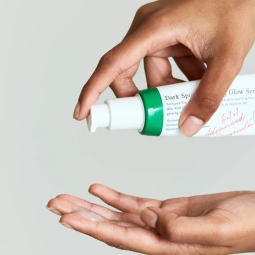 Serum y Ampoules al mejor precio: Serum antimanchas Axis-Y Dark Spot Correcting Glow Serum de Axis-Y en Skin Thinks - Piel Grasa