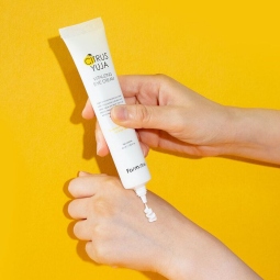 Contorno de Ojos al mejor precio: Contorno con Vitamina C Farmstay Citrus Yuja Vitalizing Eye Cream 45ml de FarmStay en Skin Thinks - Piel Seca