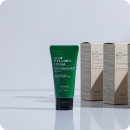 Cosmética Coreana al mejor precio: Benton Aloe Hyaluron Cream - Calmante e Hidratante de Benton en Skin Thinks - Firmeza y Lifting 