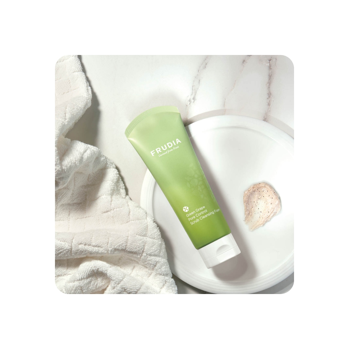 Espumas Limpiadoras al mejor precio: Frudia Green Grape Pore Control Scrub Cleansing Foam - Espuma limpiadora exfoliante. de Frudia en Skin Thinks - Piel Seca