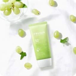 Protección Solar al mejor precio: Frudia Green Grape Sebum Control Cooling Sun Gel de Frudia en Skin Thinks - Piel Seca