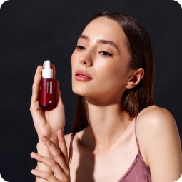 Serum y Ampoules al mejor precio: Serum reafirmante Medi-Peel Bakuchiol Miracle Firming Ampoule de Medi-peel en Skin Thinks - Tratamiento Anti-Edad