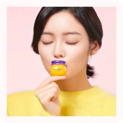 Cosmética Coreana al mejor precio: Frudia Blueberry Hydrating Honey Lip Balm de Frudia en Skin Thinks - Piel Seca