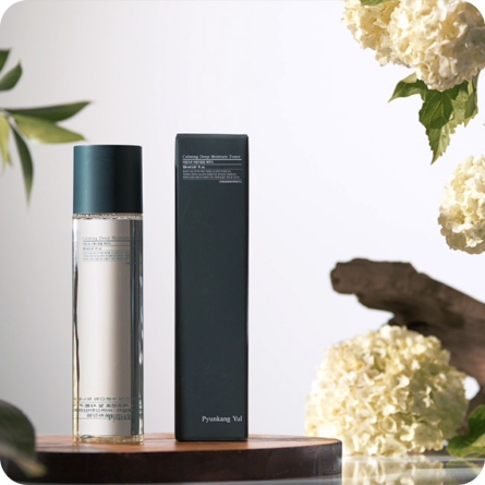 Tónicos al mejor precio: Pyunkang Yul Calming Deep Moisture Toner 150ml Anti Acné y Calmante de Pyunkang Yul en Skin Thinks - Piel Sensible