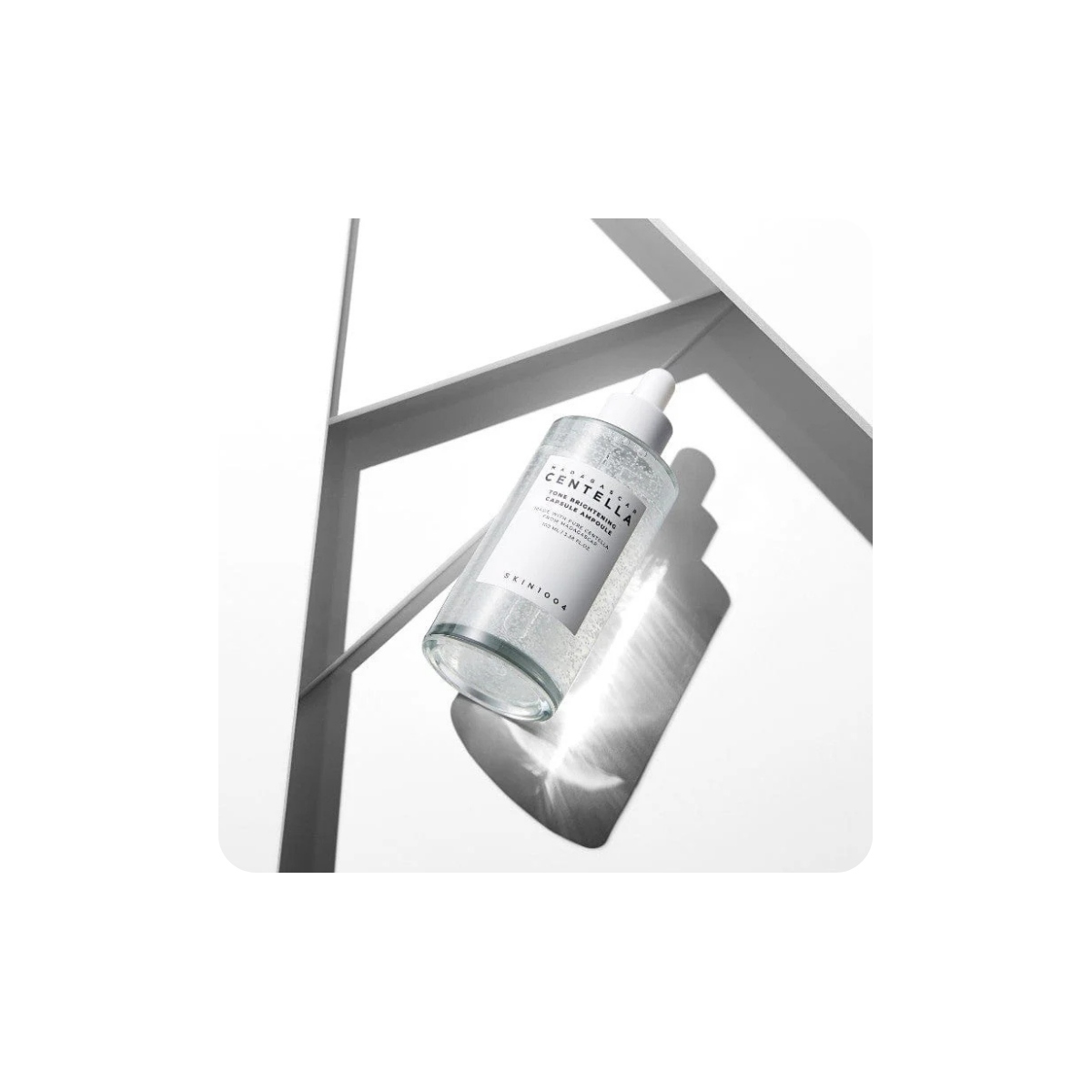 Serum y Ampoules al mejor precio: SKIN1004 Tone Brightening Capsule Ampoule 50ml de SKIN1004 en Skin Thinks - Tratamiento Anti-Edad