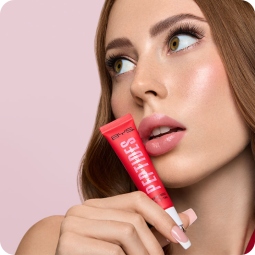 Labios al mejor precio: BYS Tratamiento Labial Voluminizador con Péptidos Cherry Kiss de BYS Cosmetics en Skin Thinks - 