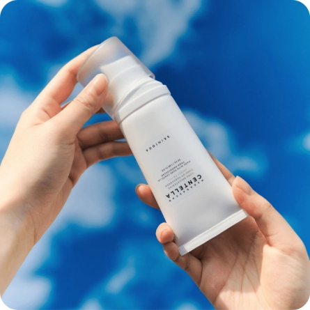 Solares al mejor precio: SKIN1004 Tone Brightening Tone-up Sunscreen SPF50+ PA++++ 50ml de SKIN1004 en Skin Thinks - Piel Seca