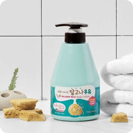 Corporal al mejor precio: Crema Corporal Exfoliante KWAILNARA Dalgona Milk Body Lotion de Kwailnara en Skin Thinks - Piel Seca