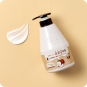 Kwailnara Coconut Milk Body Lotion,textura cremosa que evoca emolientes naturales de coco y leche
