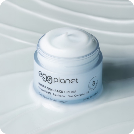 Emulsiones y Cremas al mejor precio: Crema con ácido hialurónico y péptidos Daeng Gi Meo Ri Eggplanet Hydrating Face Cream 50ml de Daeng Gi Meo Ri en Skin Thinks - Piel Seca