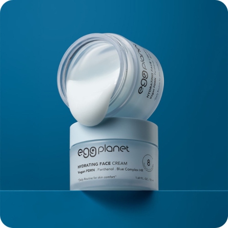 Emulsiones y Cremas al mejor precio: Crema con ácido hialurónico y péptidos Daeng Gi Meo Ri Eggplanet Hydrating Face Cream 50ml de Daeng Gi Meo Ri en Skin Thinks - Piel Seca