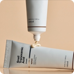 Emulsiones y Cremas al mejor precio: Crema antimanchas EUNYUL Snail Tranexamic Acid Repair Cream, 50g de en Skin Thinks - Piel Seca