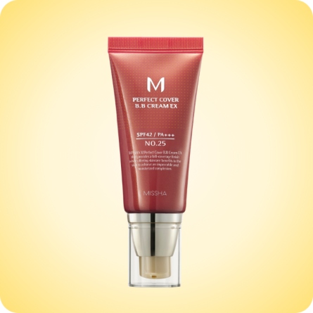 BB cream Missha M Perfect Cover EX en tono nº25 Warm Beige, con textura cremosa de subtono dorado
