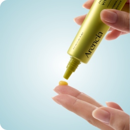 Serum y Ampoules al mejor precio: ARENCIA Vitamin C Booster Shot 30ml de Arencia en Skin Thinks - Piel Seca