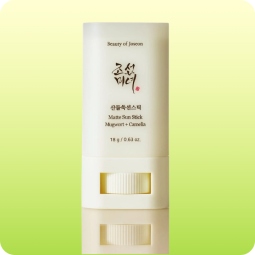 Protección Solar al mejor precio: BEAUTY OF JOSEON Matte Sun Stick Mugwort + Camelia SPF 50+ PA++++ de Beauty of Joseon en Skin Thinks - Piel Seca
