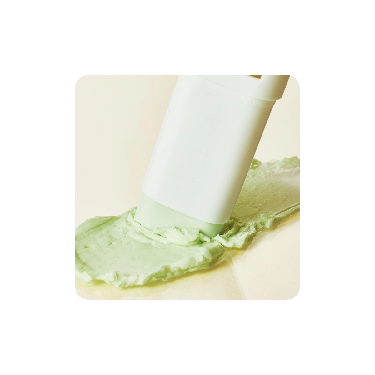 Protección Solar al mejor precio: BEAUTY OF JOSEON Matte Sun Stick Mugwort + Camelia SPF 50+ PA++++ de Beauty of Joseon en Skin Thinks - Piel Seca